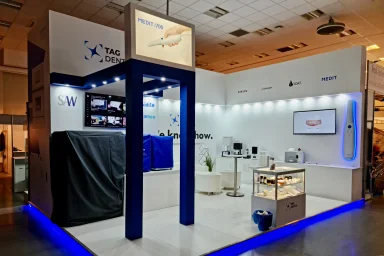 Trade fair stand with integrated AV presentation area
